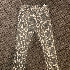 Medium rise printed jeans
